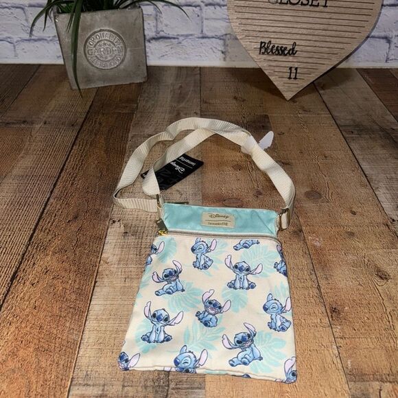Loungefly Disney Lilo & Stitch Palm Leaves Passport Crossbody Bag nwt - Picture 3 of 7